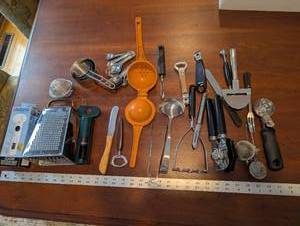 lot 122 image: Brabantia Garlic Press - Profile Line & Box Grater, Citrus Press & Kitchen Tools