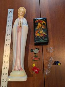 lot 124 image: Our Lady of Grace Madonna Statue - Germany Marked, 34 cm Tall - Box & Ornaments Included