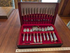 lot 127 image: 1847 Rogers Bros. - Silver Plate Flatware Set in Red Velvet Display Box