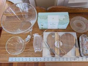 lot 131 image: Tea Forte Lotus Tea Gift Box with Williams-Sonoma Double-Wall Latte Cup & Heart-Shaped Wood Board