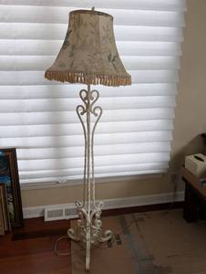 lot 144 image: Vintage Floral Floor Lamp with Fringe Shade - Cream Iron Stand, Cottage Chic