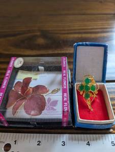 lot 157 image: La Belle Collection Green Gem Flower Brooch & Pink Real Flower Pendant