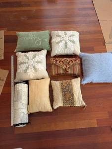 lot 189 image: Decorative Throw Pillows (Lot of 9)