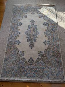 lot 190 image: Area Rug - Cream Persian-Style with Blue Medallion & Floral Border