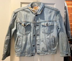 lot 42 image: Hard Rock Cafe London Denim Jacket - 100% Cotton - Childrens Size 12 - Back Patch