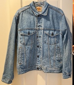 lot 43 image: Hard Rock Cafe Denim Jacket - St. Thomas (Size Small Adult)