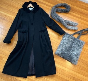 lot 56 image: Cary San Francisco Coat with Faux Fur Collar - Size 16 - Black