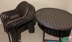 lot 69 image: Dark Brown Wicker Patio Table & 6 Stacking Chairs Set - 40in Round Table