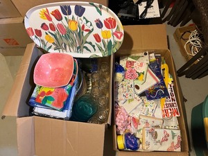lot 72 image: Assorted Kitchenware - Floral Plates, Glassware, Bowls, Napkins & Gift Bags