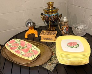 lot 97 image: Leslie Sattler Watermelon Picnic Plates - Yellow Square Ceramic Dinner Plates