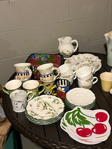lot 275 image: Vietri Italian Ceramic Dinnerware & Mugs - Bird & Cherry Motifs, Assorted Plates & Pitcher