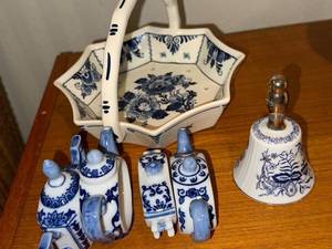 lot 407 image: Blue & White Porcelain Teaset - 5-Piece Group, JapanChina Marks