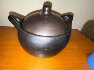 lot 411 image: La Chamba Stewpot Clay Dutch Oven - Black Ceramic Pot