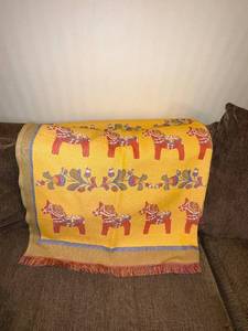 lot 462 image: Dala Horse Throw Blanket - Vintage Swedish, Yellow Front with Red Horses, Reversible Purple Back