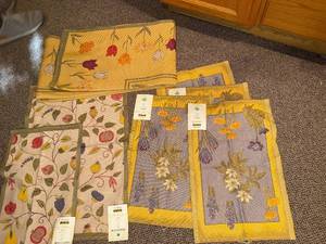 lot 464 image: Ekelund Rainbow Collection Floral Table Linens (Lot of 5)
