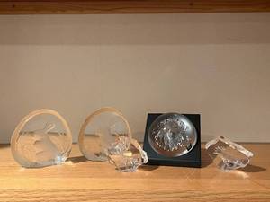 lot 345 image: Maleras Crystal Animal Sculptures Set - Rabbits in Arch, Deer in Rock, Lion Medallion