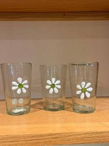 lot 355 image: Anthropologie Daisy Glass Tumblers - Set of 3