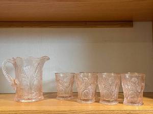 lot 369 image: Pink Glass Pitcher With Floral Embossed Pattern And 4 Matching Tumblers - 5-Piece Set