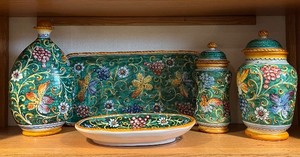 lot 373 image: F.C. Deruta Majolica Grape-Vine Ceramic 4-Piece Set - Decanter, Tray & Lidded Jars