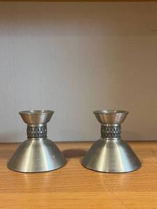 lot 379 image: Pair of Metal Candle Holders - Brushed Silver Finish, Diamond Pattern Neck