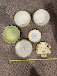 lot 425 image: Six-Piece Decorative Ceramic Bowls & Small Plates Set - Green Glaze, Floral & White