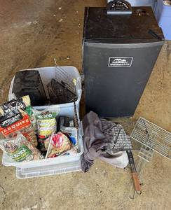 lot 436 image: Masterbuilt Sportsman Elite Digital Electric Smoker with Meat Probe, Racks & Wood Chips