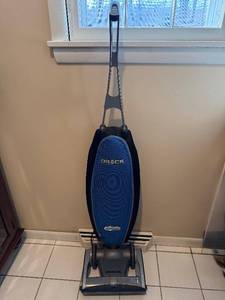 lot 450 image: Oreck Magnesium Upright Vacuum Cleaner