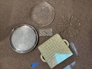 lot 452 image: Clear Glass Plates & Woven Basket Tray Set - Decorative Glassware Collection