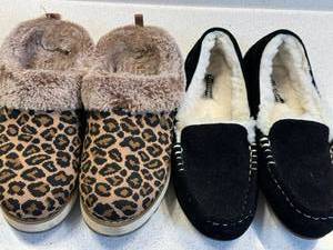 2 Pair Womens Slippers Lot Koolaburra Black Moccasin Leopard Size 8
