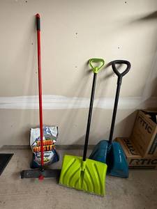 Snow Removal Tool Lot 3 Pc Shovels & Push Pusher Plastic Good