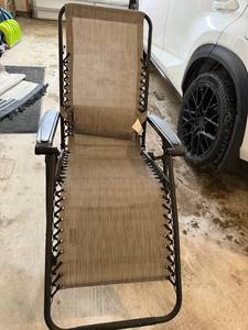 Zero Gravity Reclining Patio Lounge Chair Brown Mesh w Pillow Good