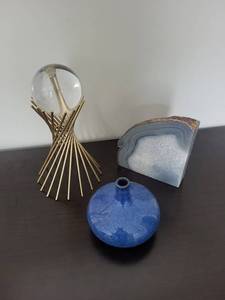 Blue Round Bottle Vase, Blue-Gray Agate Slab & Gold Wire Orb - Decorative Trio