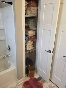 Bath Towels & Linens - Assorted Towels, Bath Mats & Shower Curtain