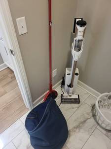 Shark DETECT PRO Cordless Stick Vacuum - Anti-Allergen Seal & Odor Neutralizer