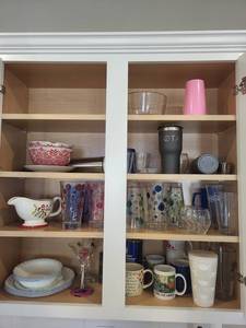 STA Tumbler, The Ozarks Mug & Assorted Glassware & Plates in Cabinet