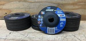 lot 30 image: Norton Gemini 4-12 x14 x78  Flap Discs