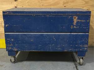 lot 97 image: Jobsite Tool Box 4 x2 x34