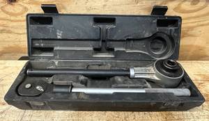 lot 115 image: Klutch Torque Multiplier, 34in. Input x 1in. Output, 2,200 ft.lbs. Max. Msrp $319.99