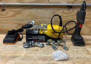 lot 123 image: REROWALD Minifun 18V DC Hoist