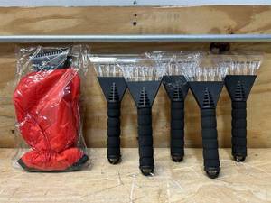 lot 270 image: Home Plus Ice Scraper lot of6