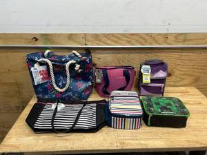 lot 283 image: Assorted lunch boxes and totes
