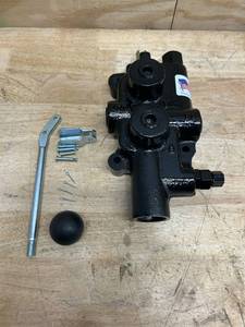 lot 287 image: Prince LS-3000-series hydraulic log splitter control valve