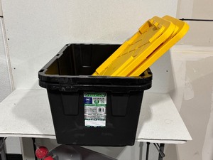 lot 7 image: 2 - Greenmade 27 Gallon Professional Grade Totes