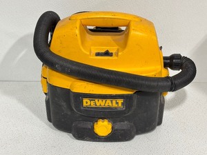 lot 26 image: DeWalt 2 Gallon Shop Vac