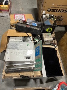 lot 30 image: Lot of Electronics - Some for Scrap