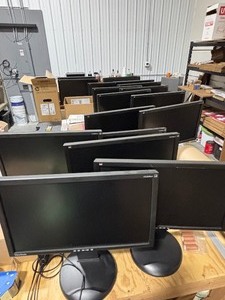 lot 31 image: 17 Monitors and Cables