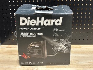 lot 33 image: Die Hard 750 Amp Jump Starter