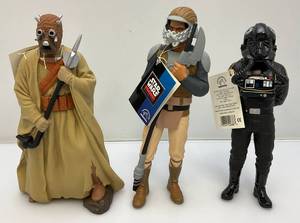 lot 50 image: Misc. 1990s STAR WARS 10 Figures Including Sand People And More (NIP)