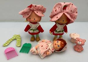 lot 144 image: Vintage Strawberry Shortcake Dolls