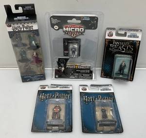 lot 156 image: Misc. Collectible HARRY POTTER Miniature Nano Metalfigs Set (NEW IN PACK)